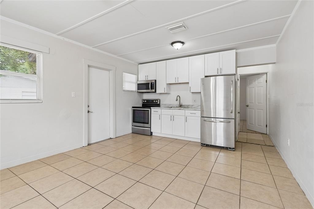 9801 N 11th Street - Photo 11