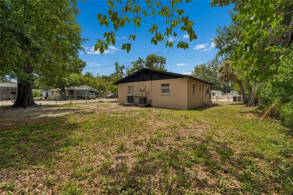 9801 N 11th Street - Photo 27