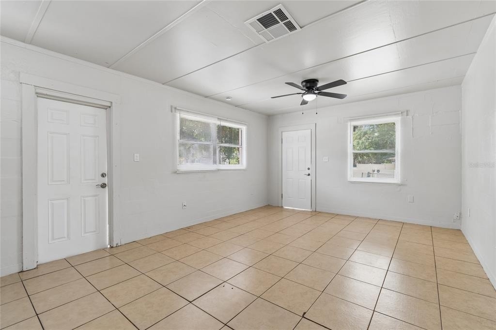 9801 N 11th Street - Photo 6