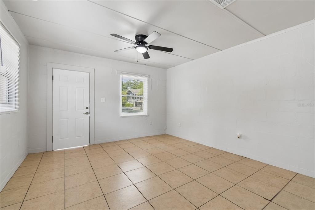 9801 N 11th Street - Photo 8