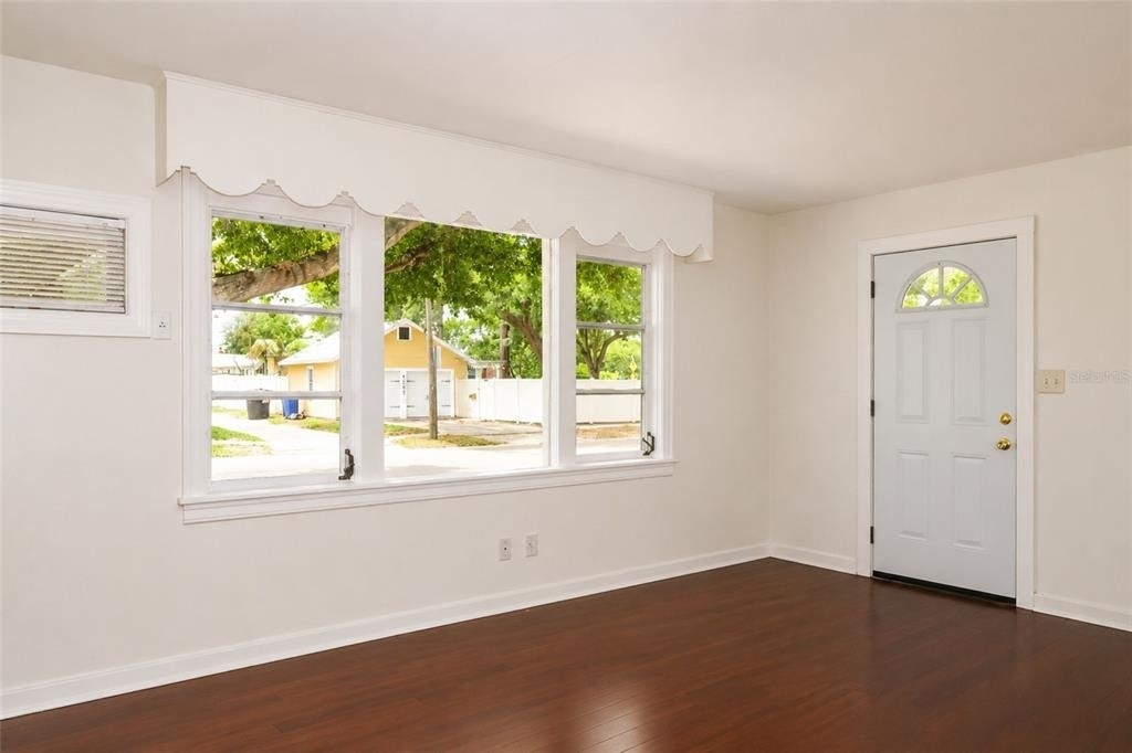 3725 18th Street N - Photo 2