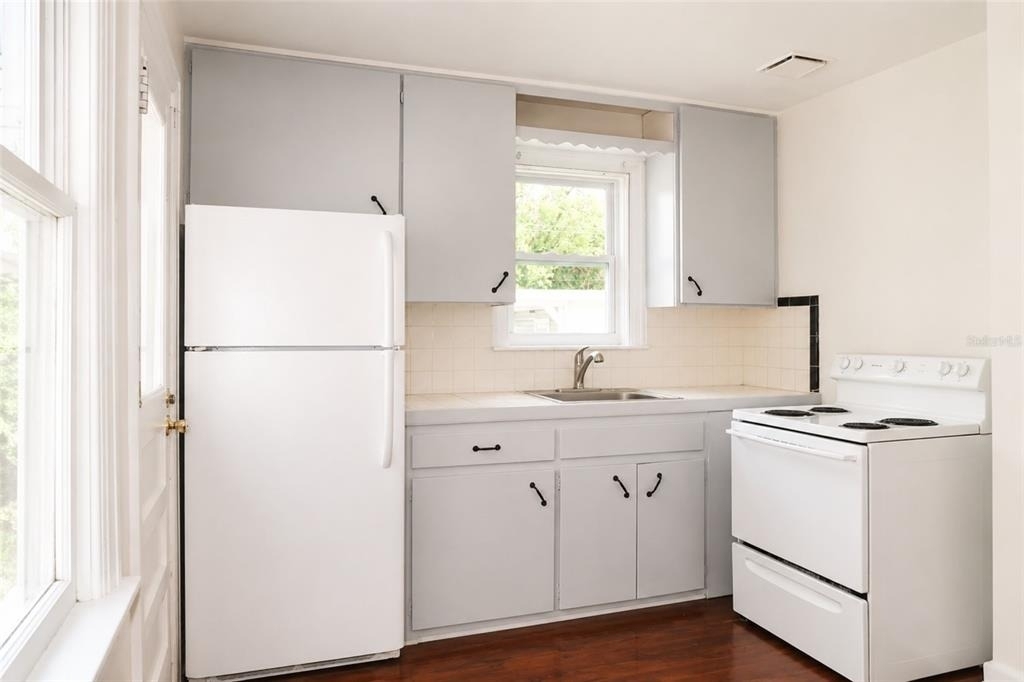 3725 18th Street N - Photo 4
