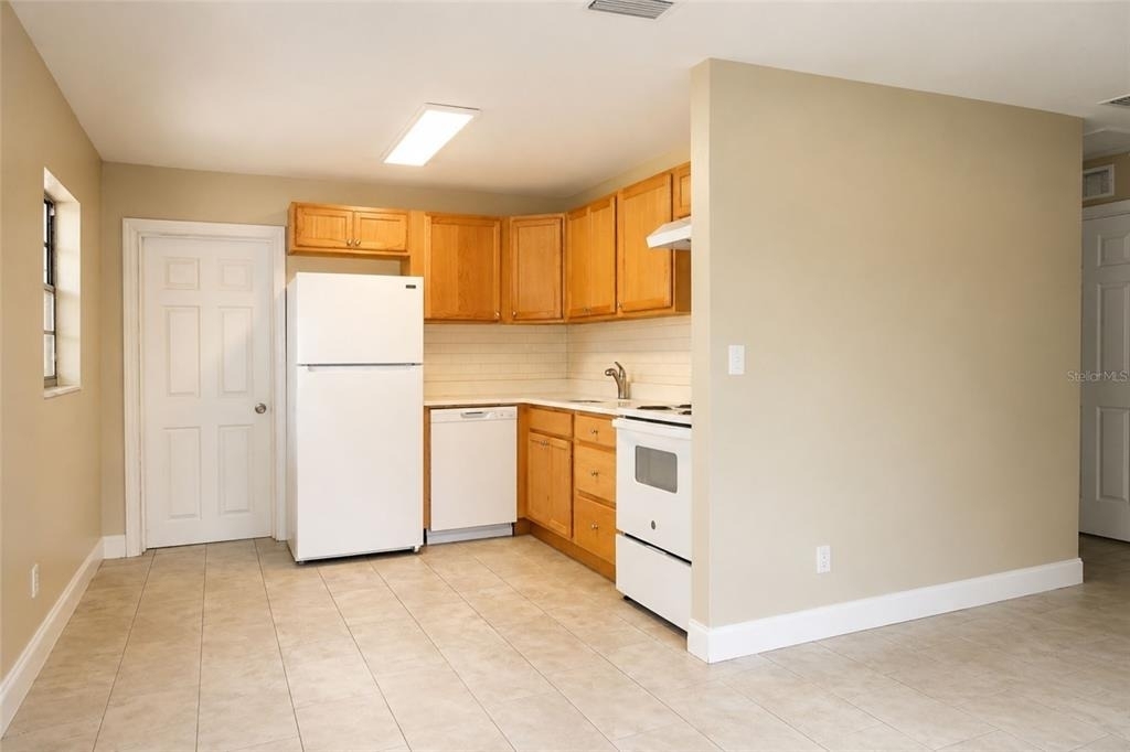 9412 N Elmer Street - Photo 2