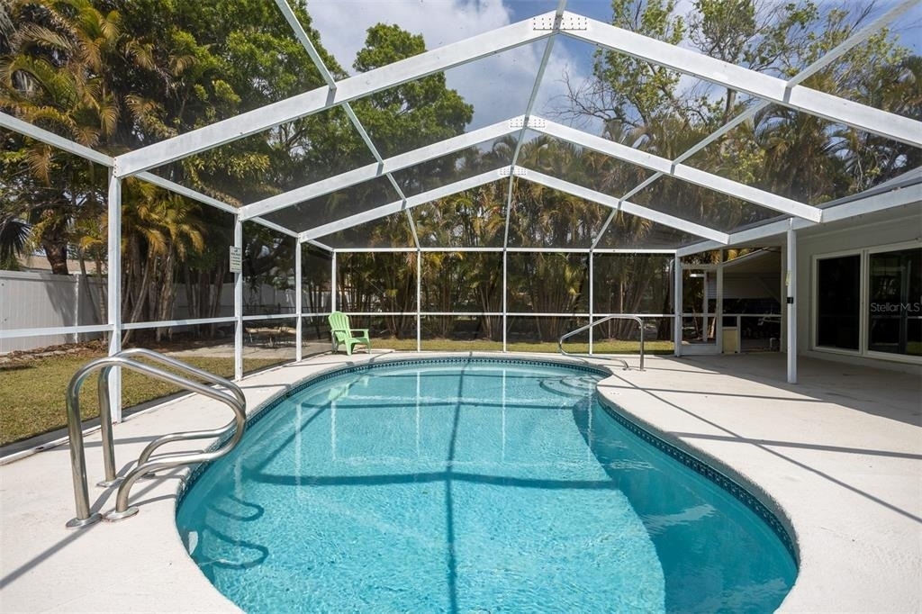711 Bayshore Drive - Photo 2