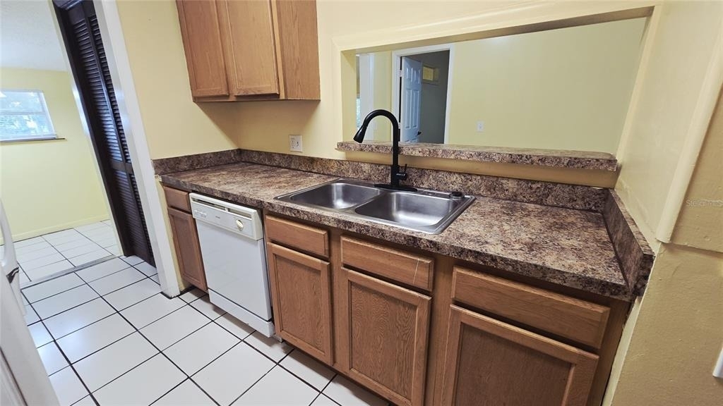 1715 Bentley Boulevard - Photo 3
