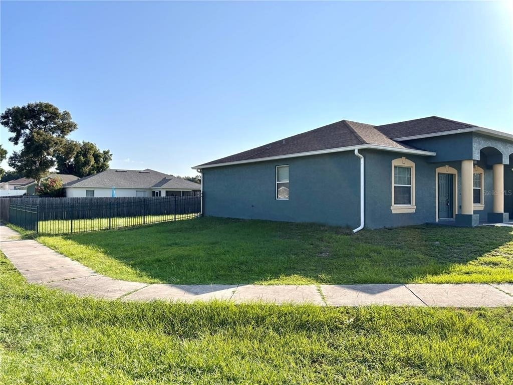3007 Ne 24th Place - Photo 1