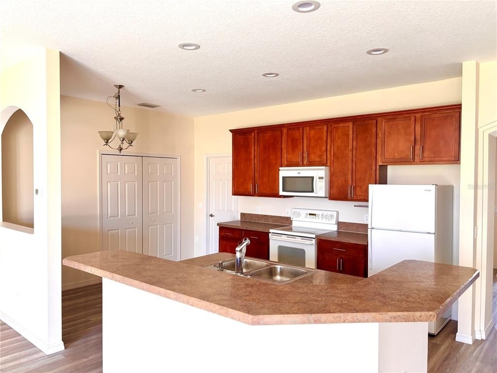 3007 Ne 24th Place - Photo 10