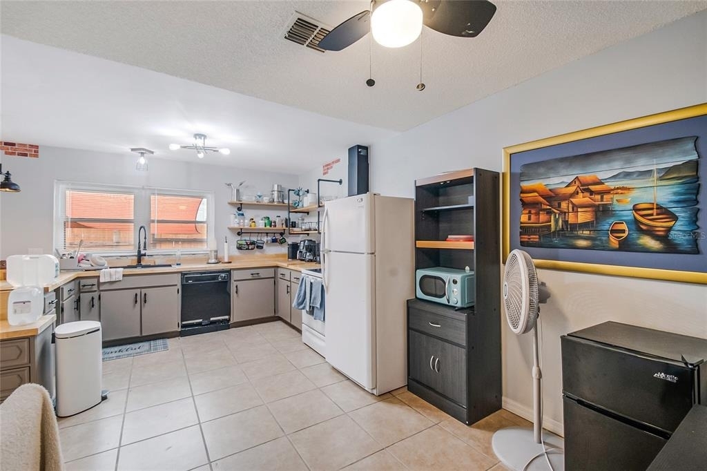 447 Hunter Circle - Photo 14