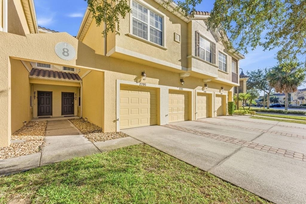 2795 Oakwater Dr - Photo 0