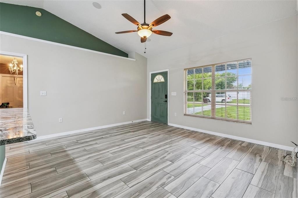 1711 Charleston Lane - Photo 4