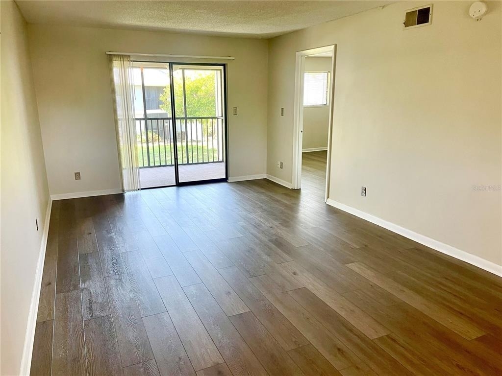 6033 34th Street W - Photo 4