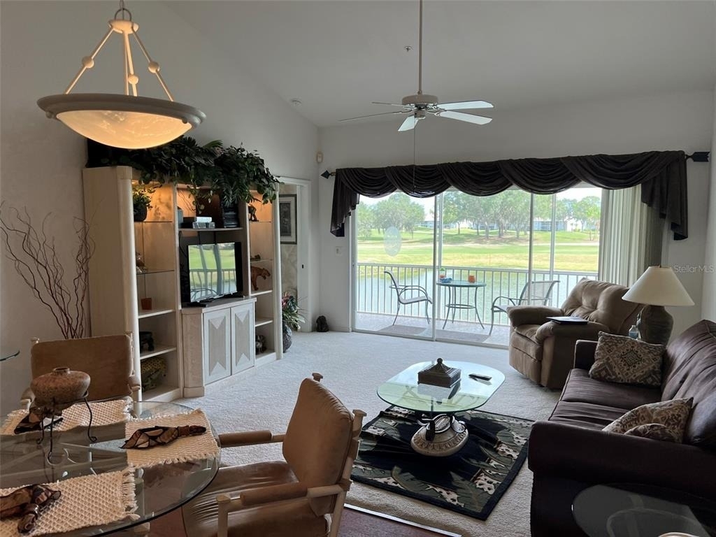 6632 Pineview Terrace - Photo 3