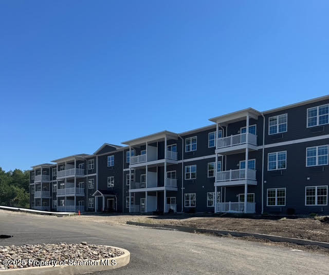 404 Circle Drive - Photo 2