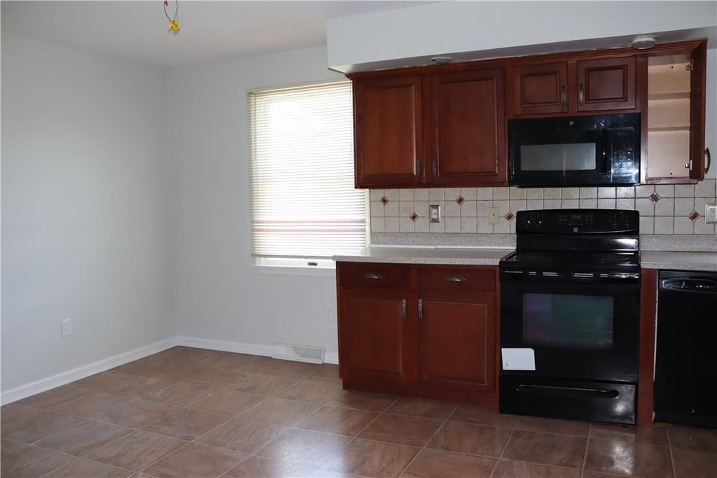 3500 Lafayette Drive - Photo 4