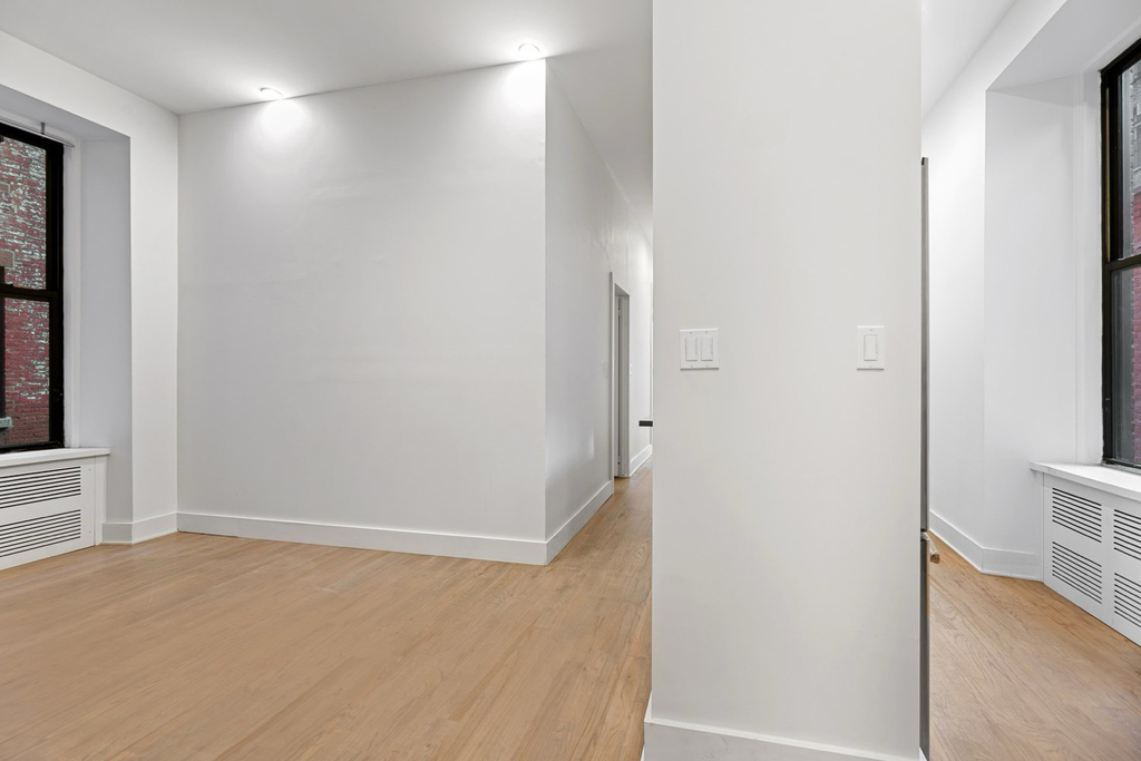 121 Madison Street - Photo 2