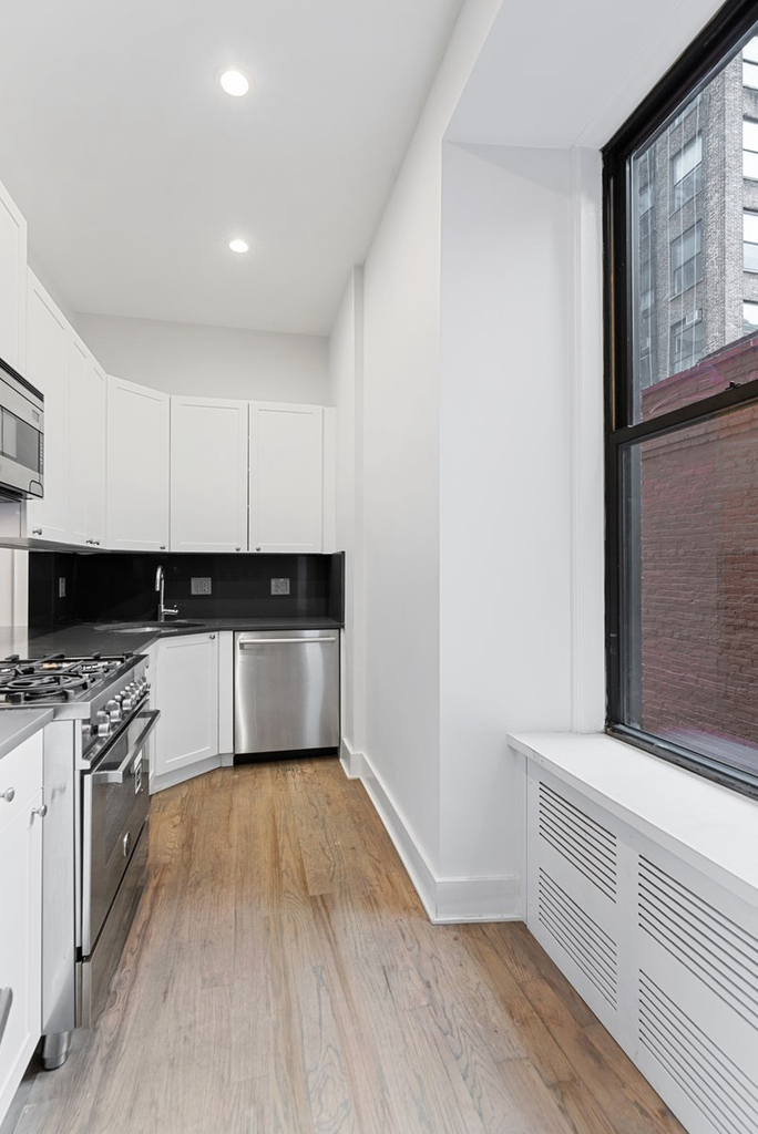 121 Madison Street - Photo 0
