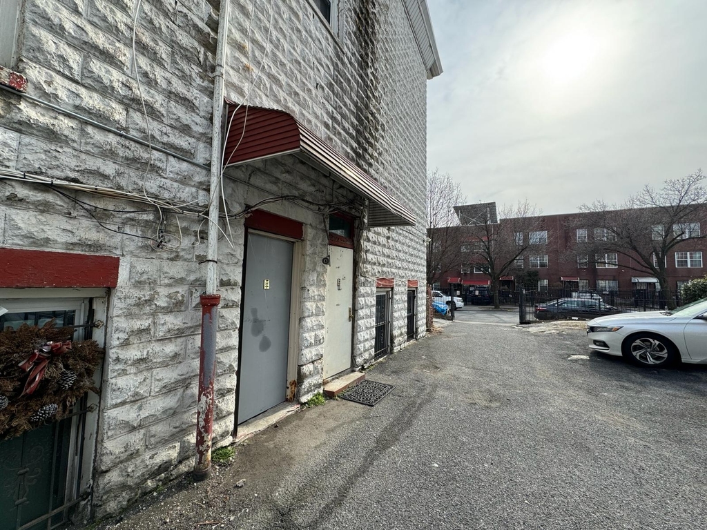 West 181st St / Grand Ave - Photo 9