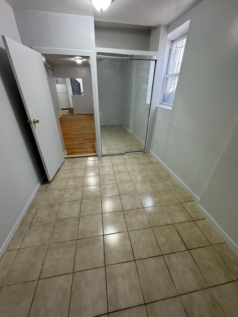 West 181st St / Grand Ave - Photo 0
