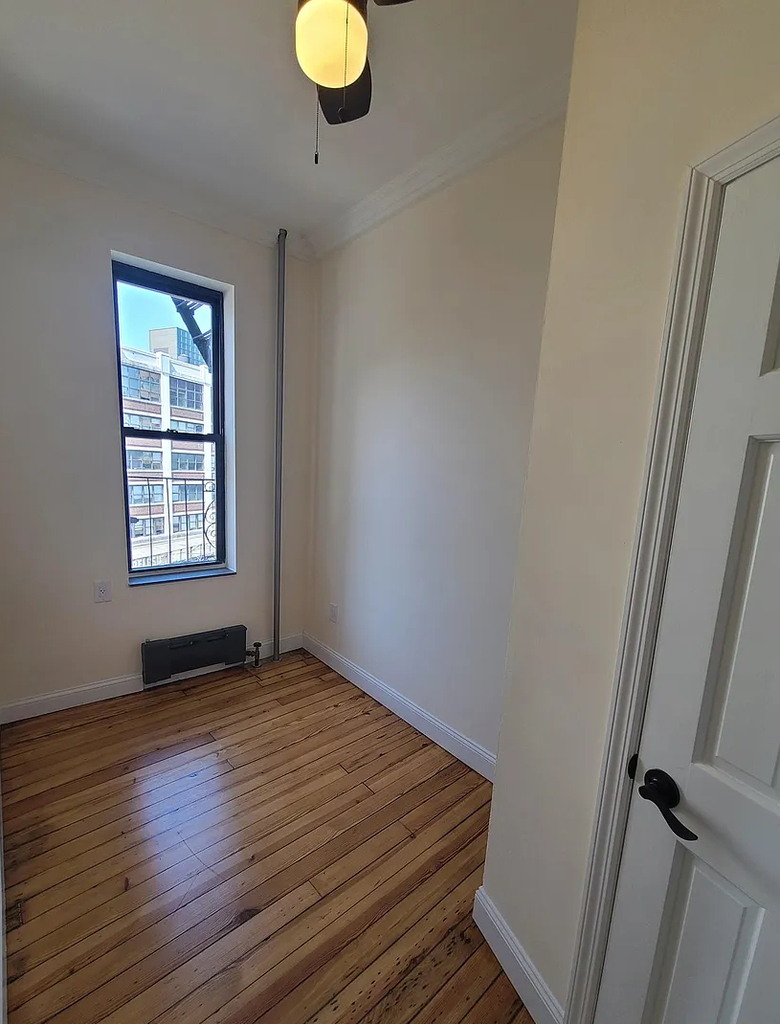 Watts Street - Photo 3