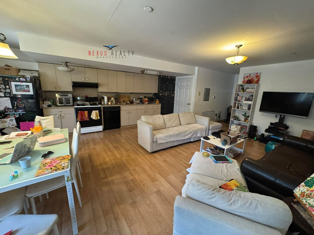 35-4 28th Avenue - Photo 0