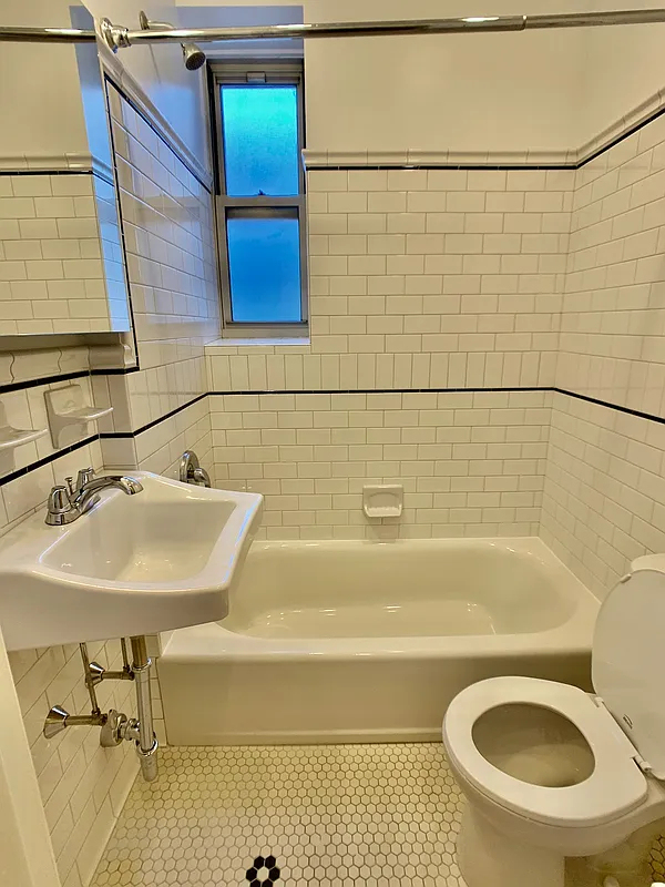 West 10th Street - Photo 6