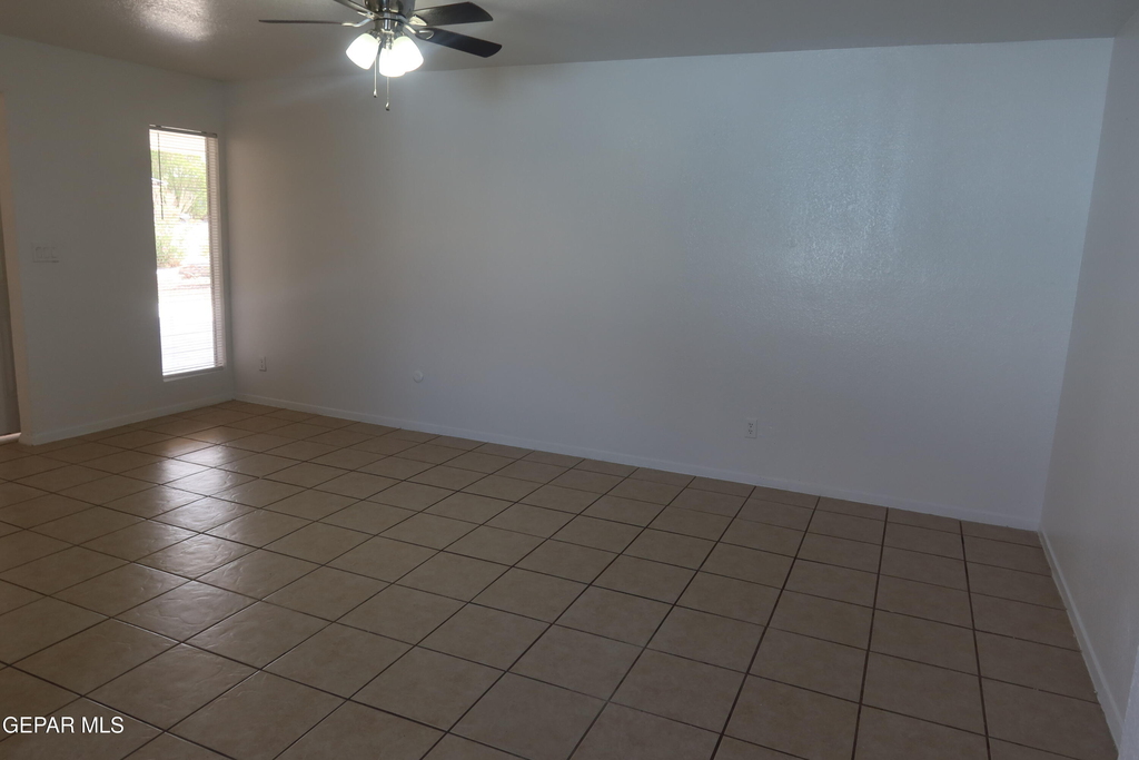 3827 Olympic Avenue - Photo 3