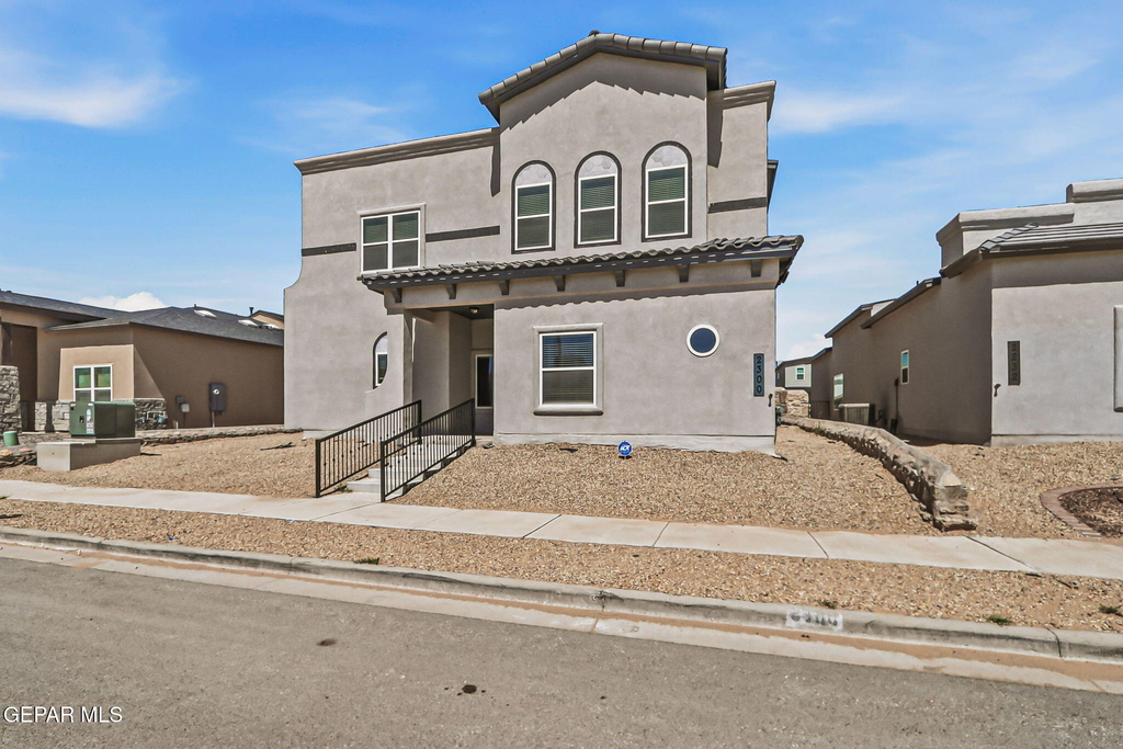 2300 Sammy Cervantes Street - Photo 2