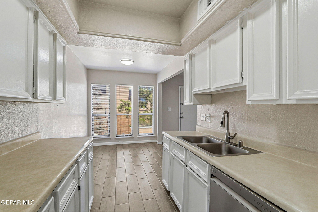 10604 Springwood Drive - Photo 14