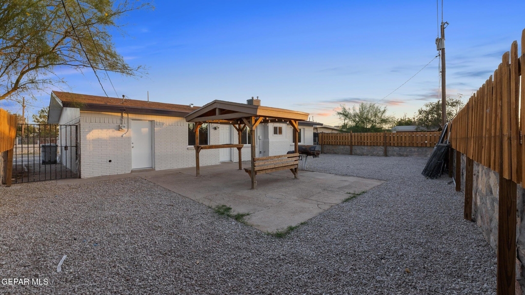 513 Gilmore Way - Photo 4