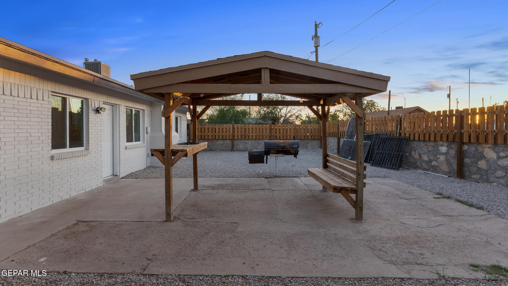 513 Gilmore Way - Photo 3