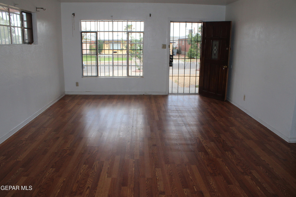 3221 Monroe Avenue - Photo 2