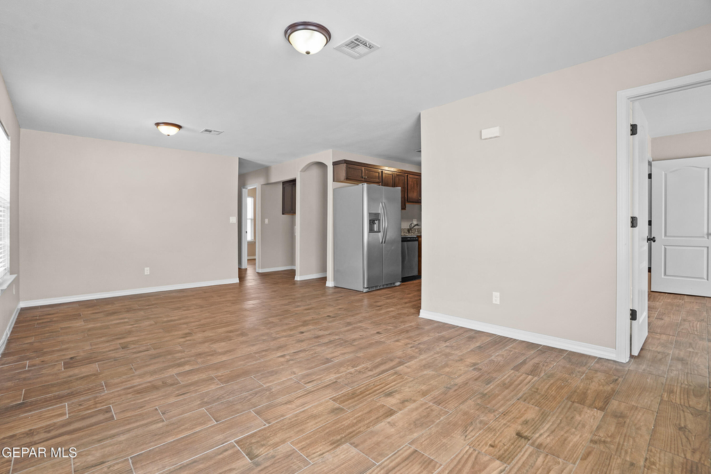 8804 Eclipse Street - Photo 6