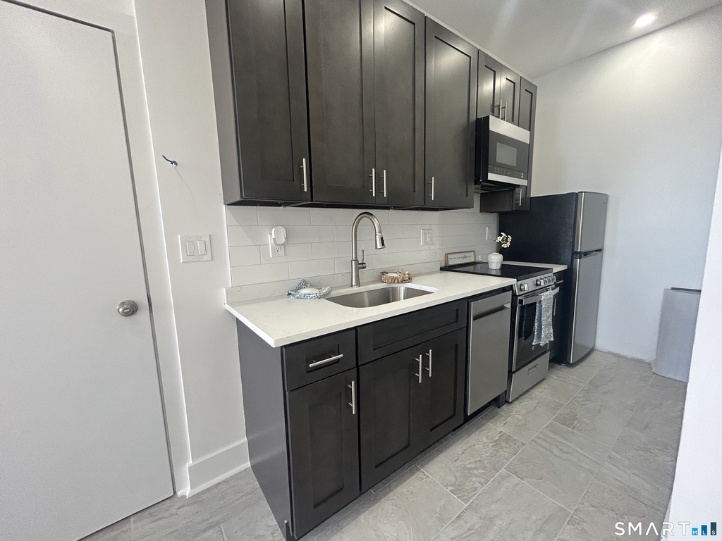 207 Bank Street - Photo 1