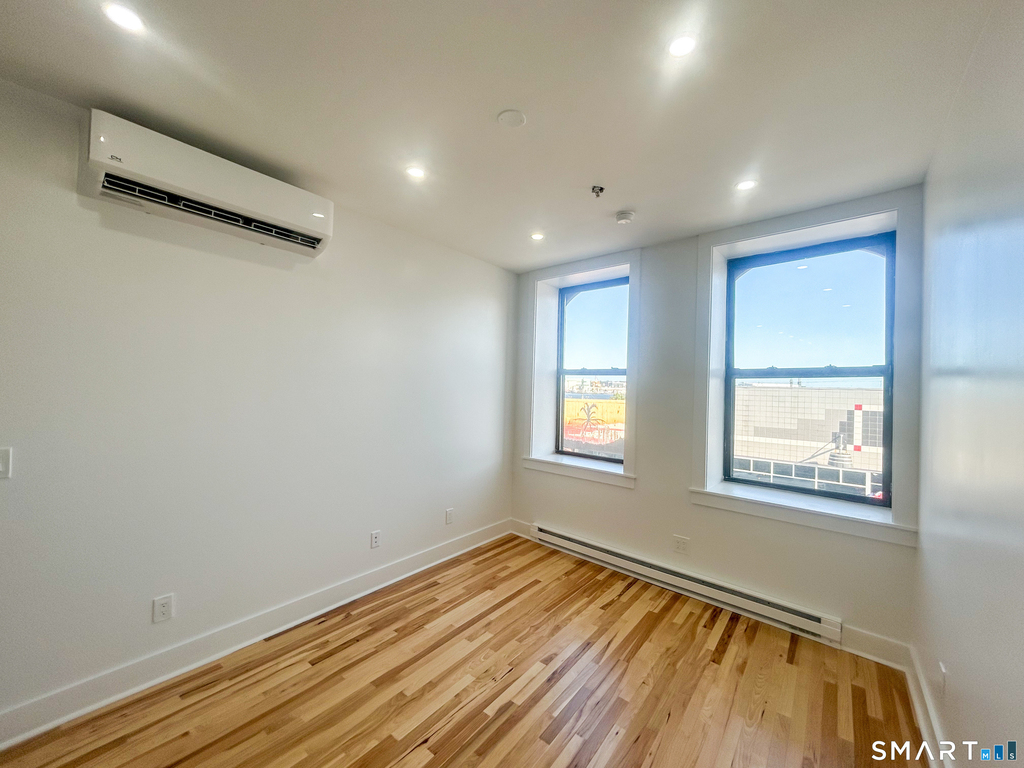 207 Bank Street - Photo 8