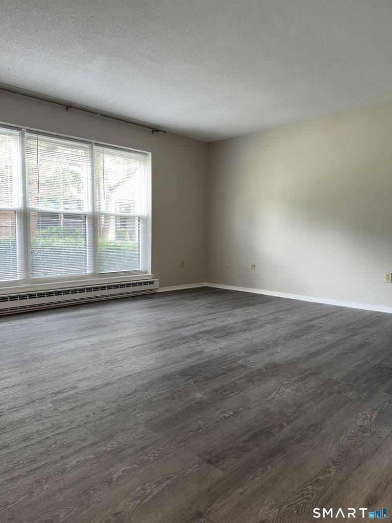 71 Wellington Drive - Photo 3