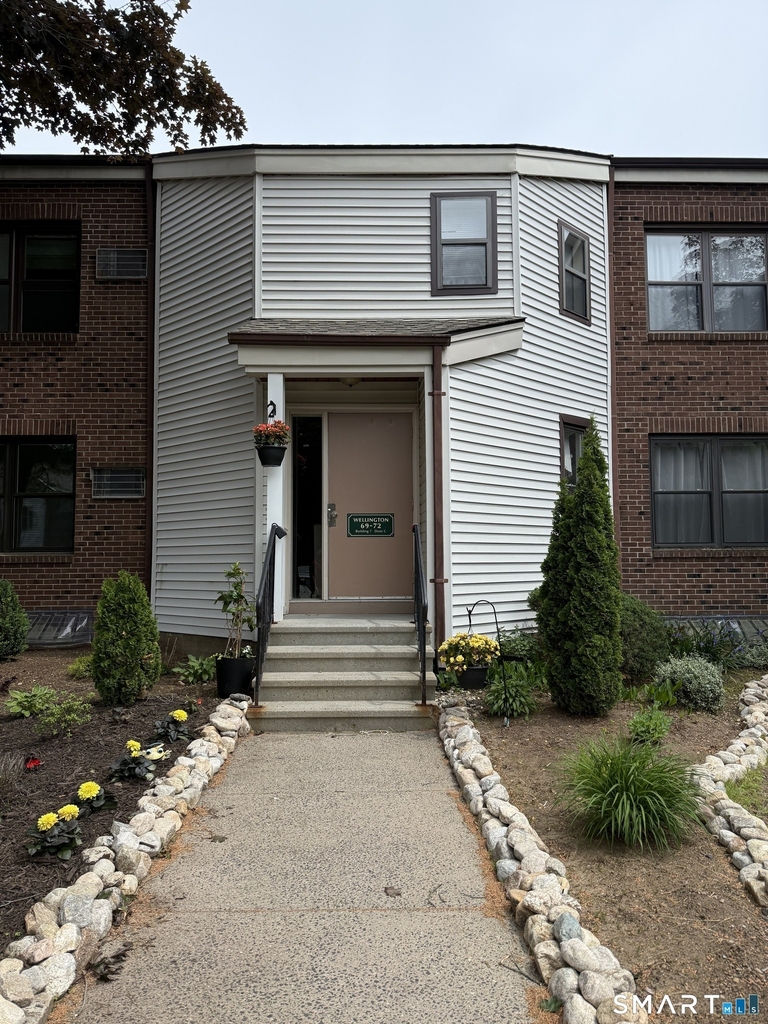 71 Wellington Drive - Photo 1