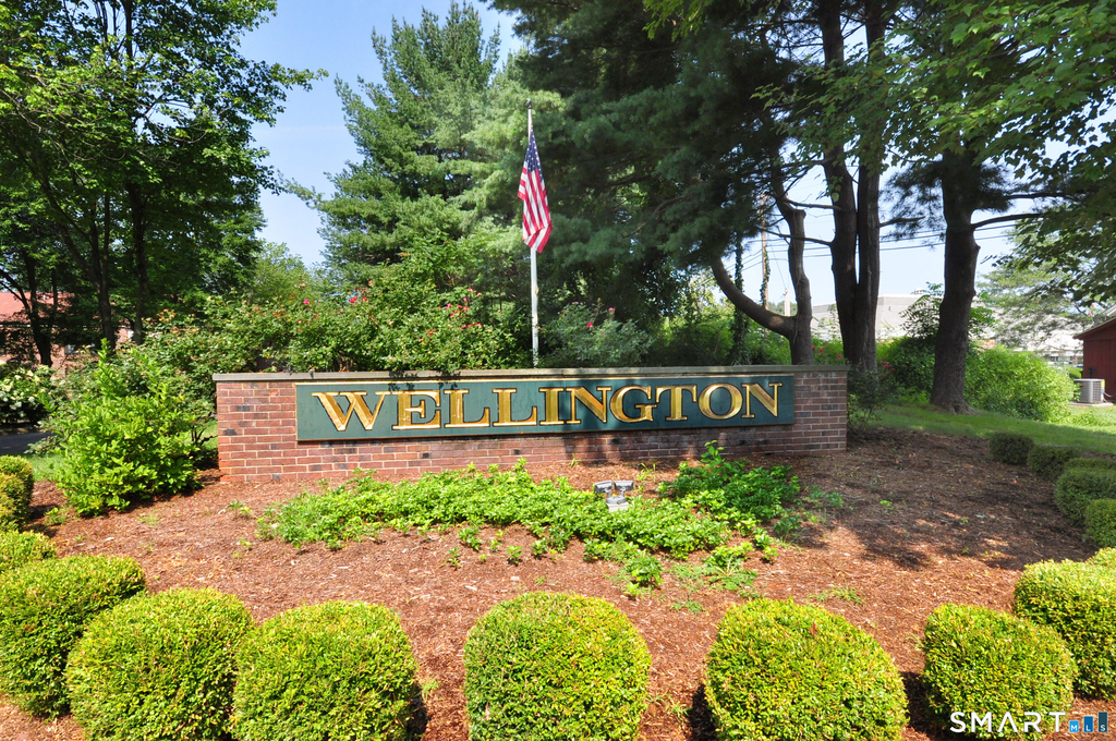 71 Wellington Drive - Photo 0