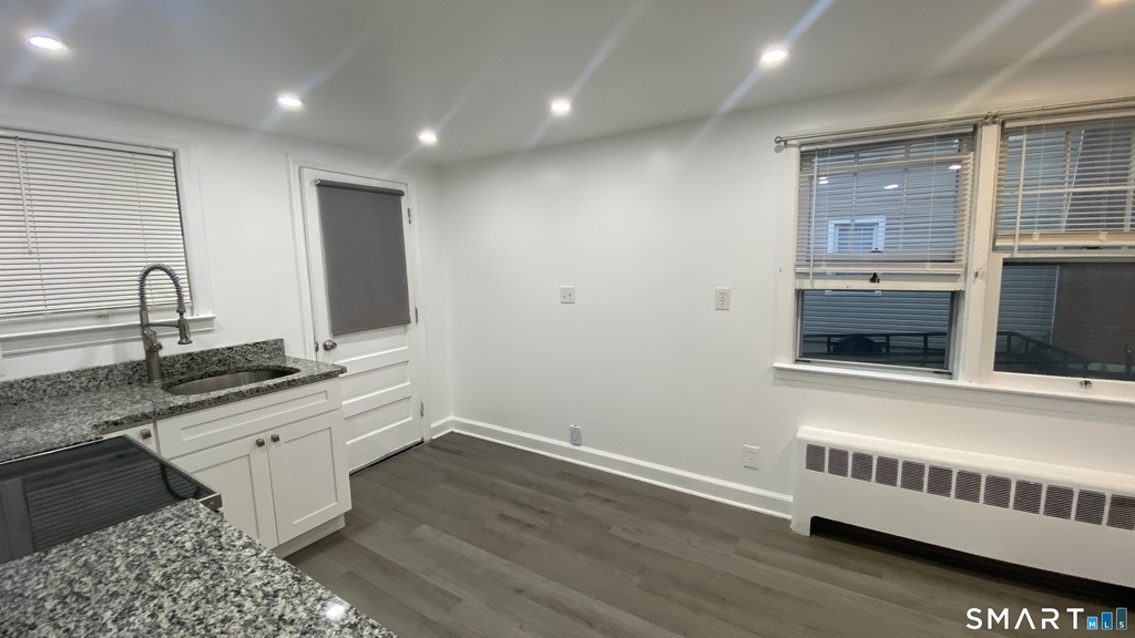 214 Columbia Street - Photo 2