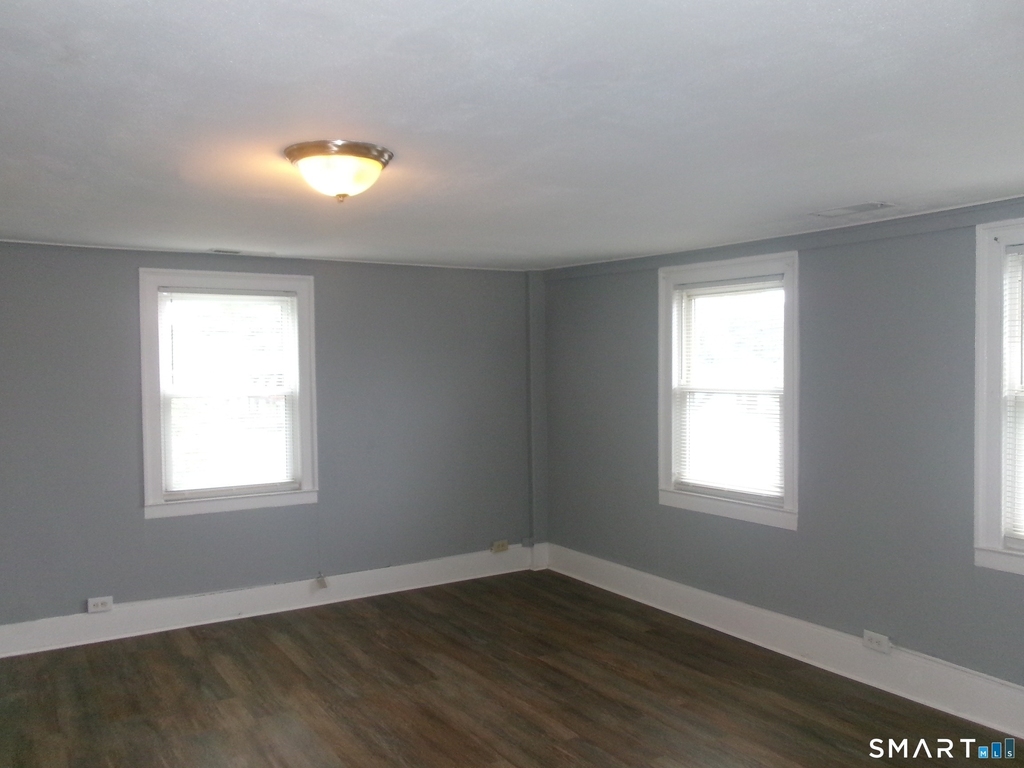 188 Hemingway Avenue - Photo 1