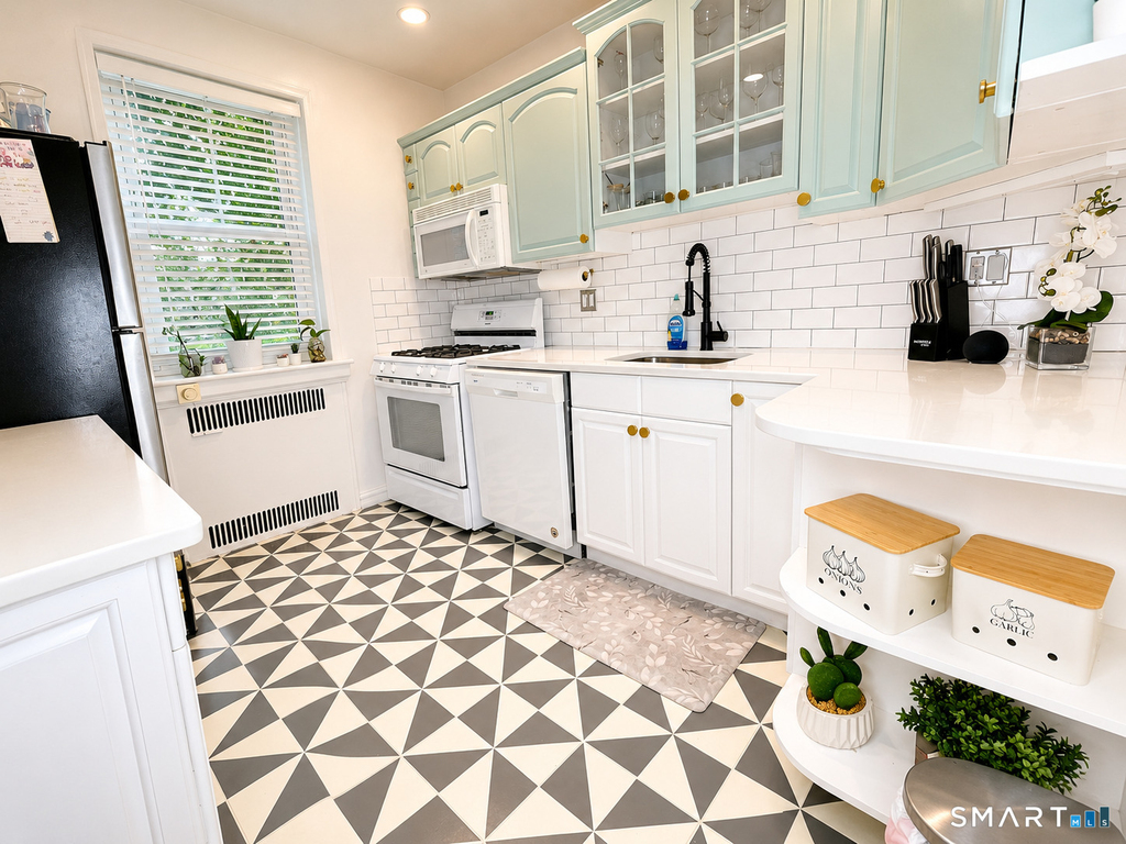 70 Strawberry Hill Avenue - Photo 3