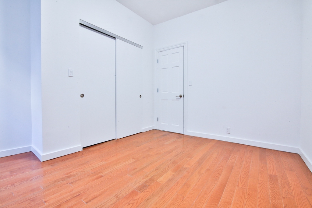 703 9th Avenue - Photo 4