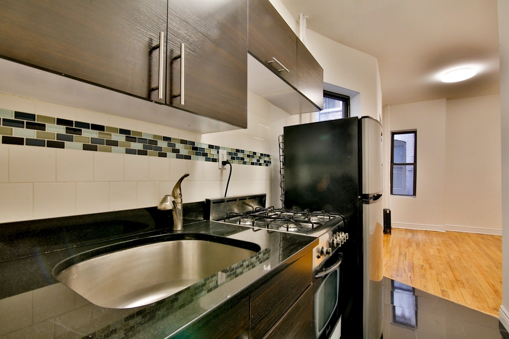 703 9th Avenue - Photo 1