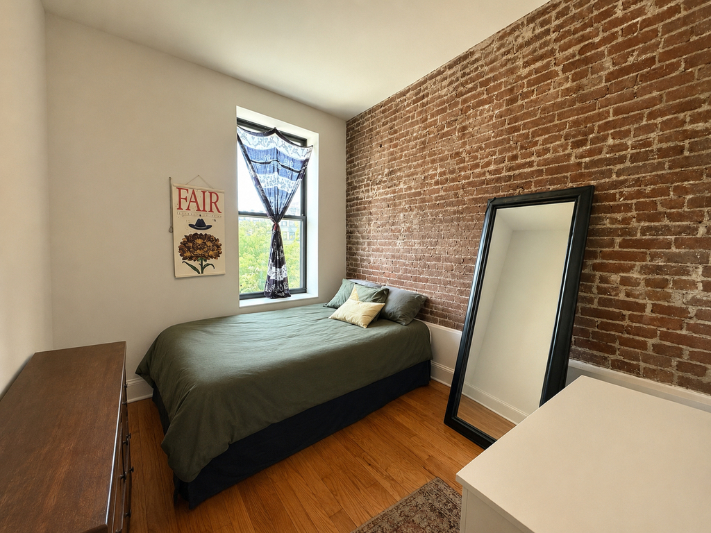 481 Evergreen Avenue - Photo 2