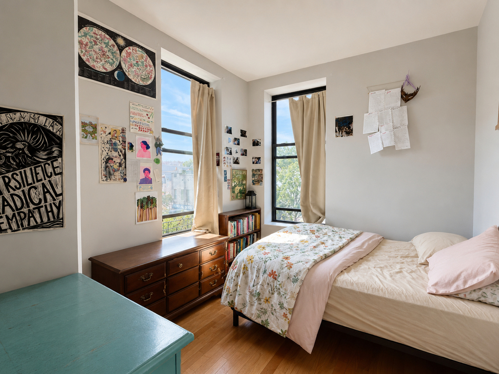 481 Evergreen Avenue - Photo 0