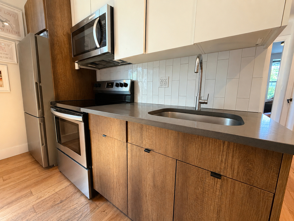 481 Evergreen Avenue - Photo 6