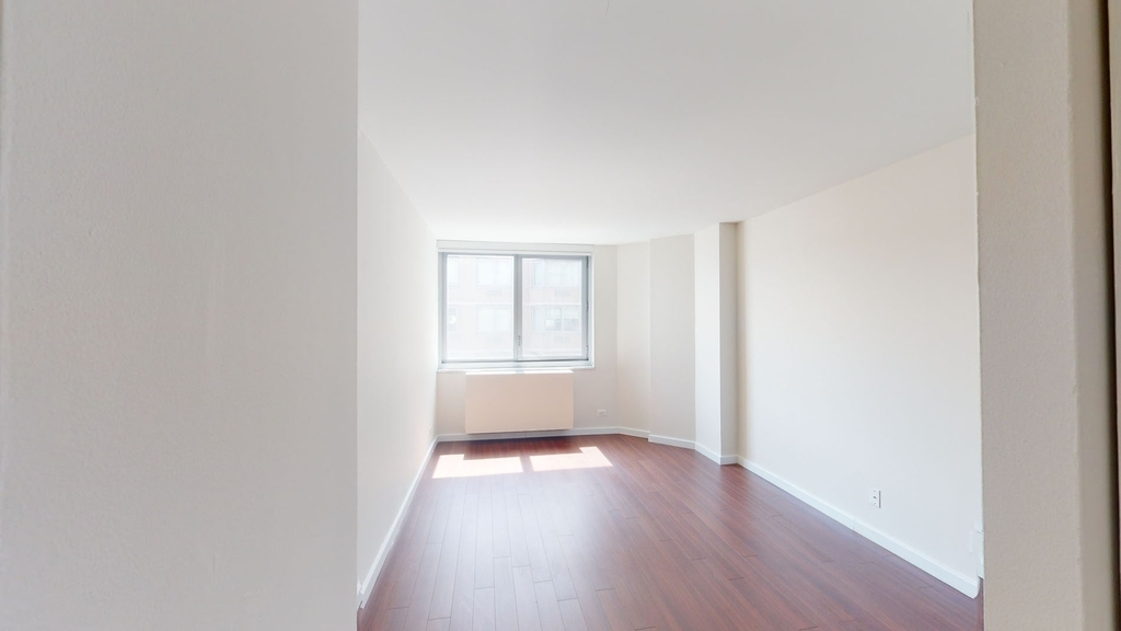 401 E 34th St - Photo 2