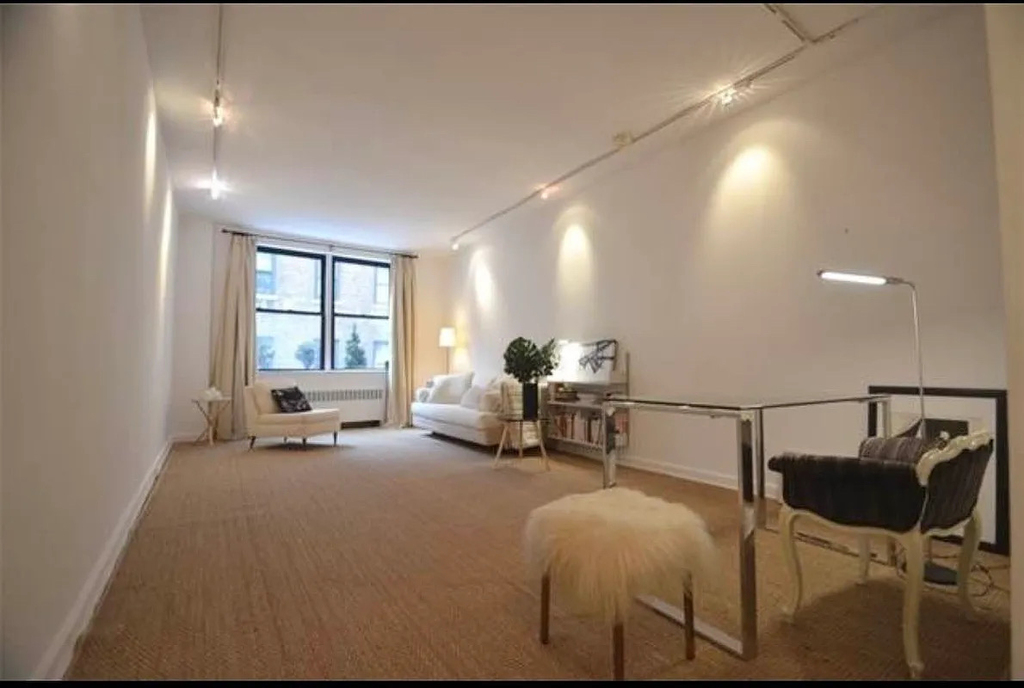 62nd Street/ - Photo 1