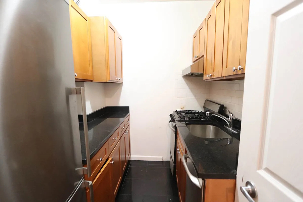 62nd Street/ - Photo 5