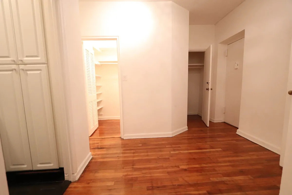 62nd Street/ - Photo 4