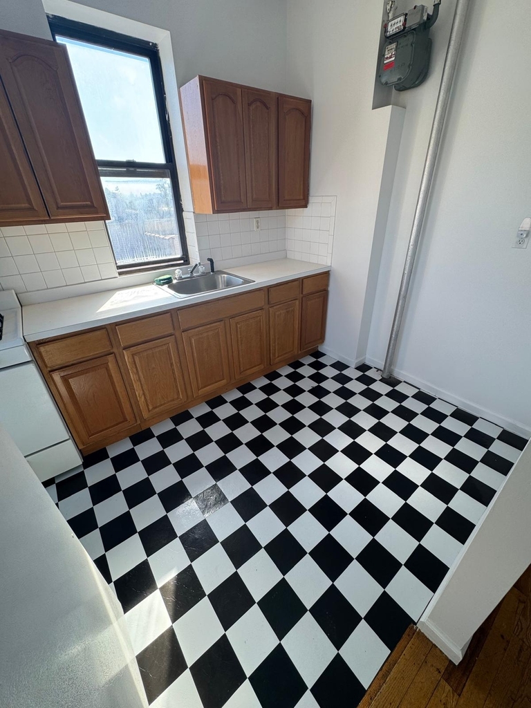 Summit Ave and W. 161st St - Photo 5